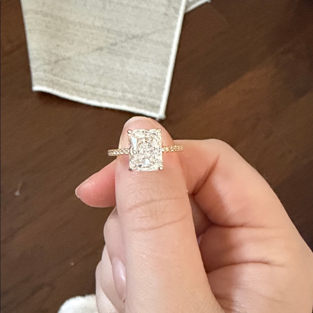 Radiant cut, Gold Diamond Ring